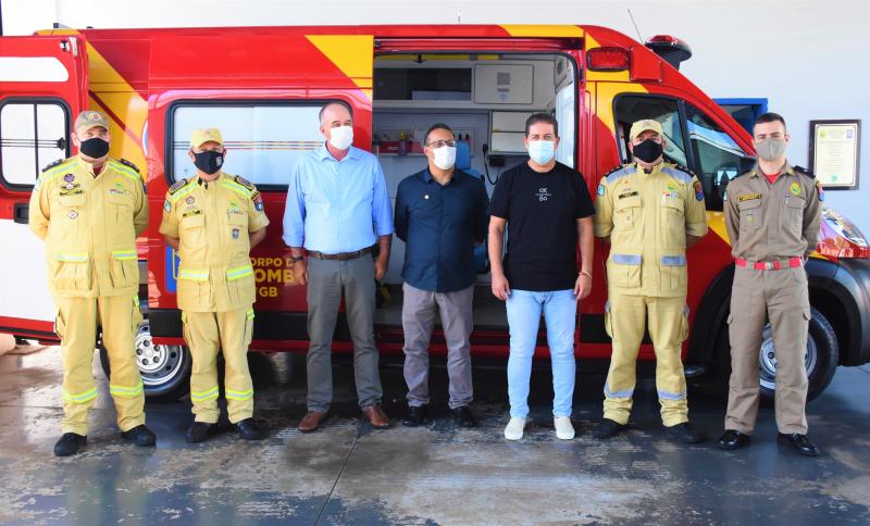 Presidente Magrão representa o Legislativo em entrega de ambulância ao Corpo de Bombeiros